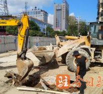 极品美女搞大鸡巴高温下的坚守｜道路建设者用汗水铺就畅通路